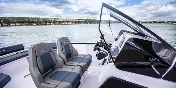 Axopar 22 Spyder Helm