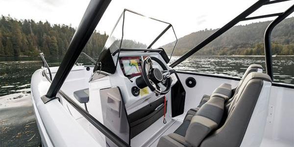 Axopar 22 T Top Helm
