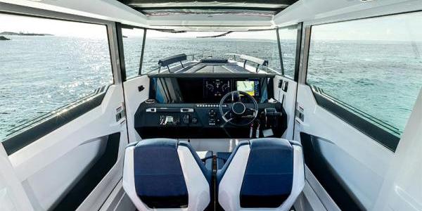 Axopar 29 XC Cross Cabin Helm