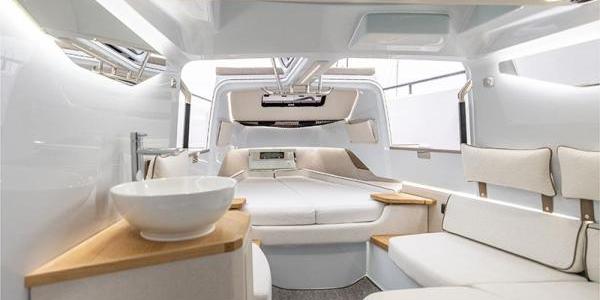Axopar 37 XC Cross Cabin Berth