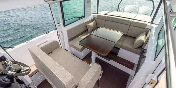 Axopar 37 XC Cross Cabin Saloon