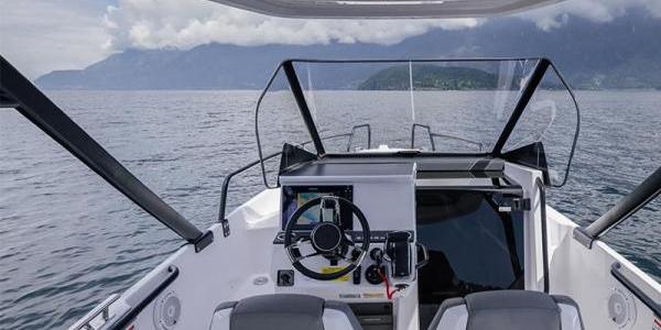 Axopar 25 Cross Top Helm