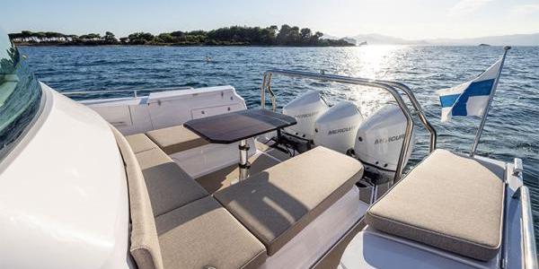 Axopar 45 XC Cross Cabin Aft