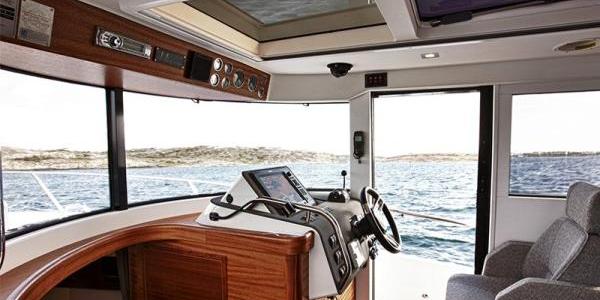 Paragon 31 Flybridge Helm