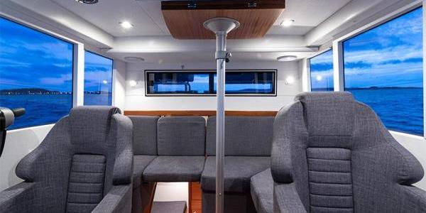 Paragon 31 Flybridge Saloon