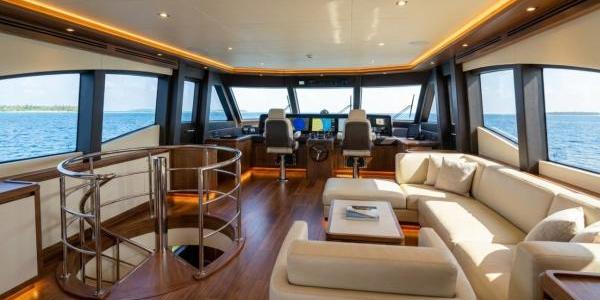 Catamaran Motor Yacht 21m Helm