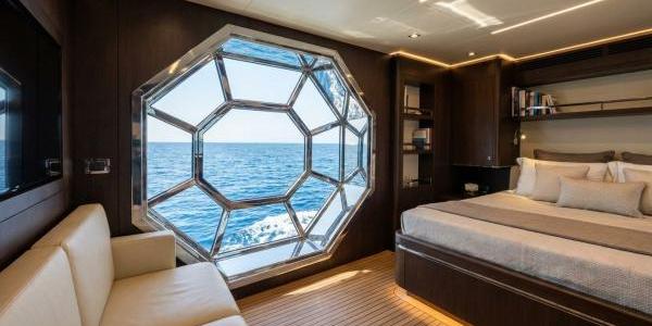 Catamaran Motor Yacht Statesroom