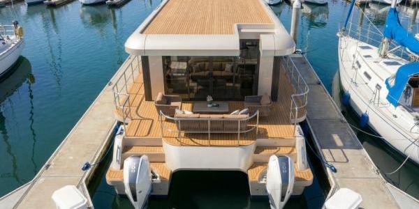 Cathlong 16m Houseboat Outboards