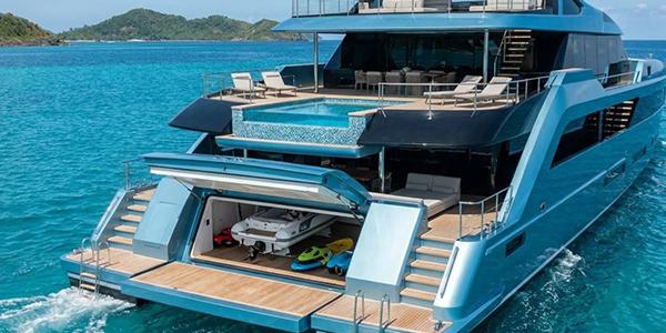 Catamaran Super Yacht 32m Garage