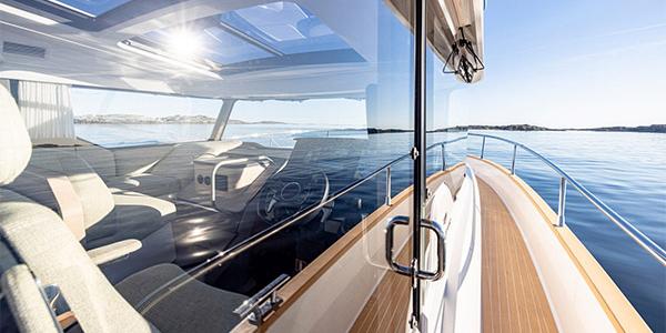 Nimbus 495 Flybridge Wheelhouse