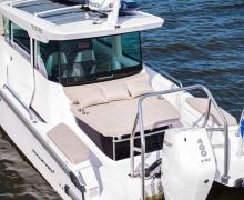 Axopar 29 XC Cross Cabin Deck