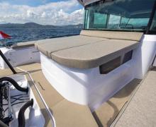 Axopar 37 XC Cross Cabin Deck